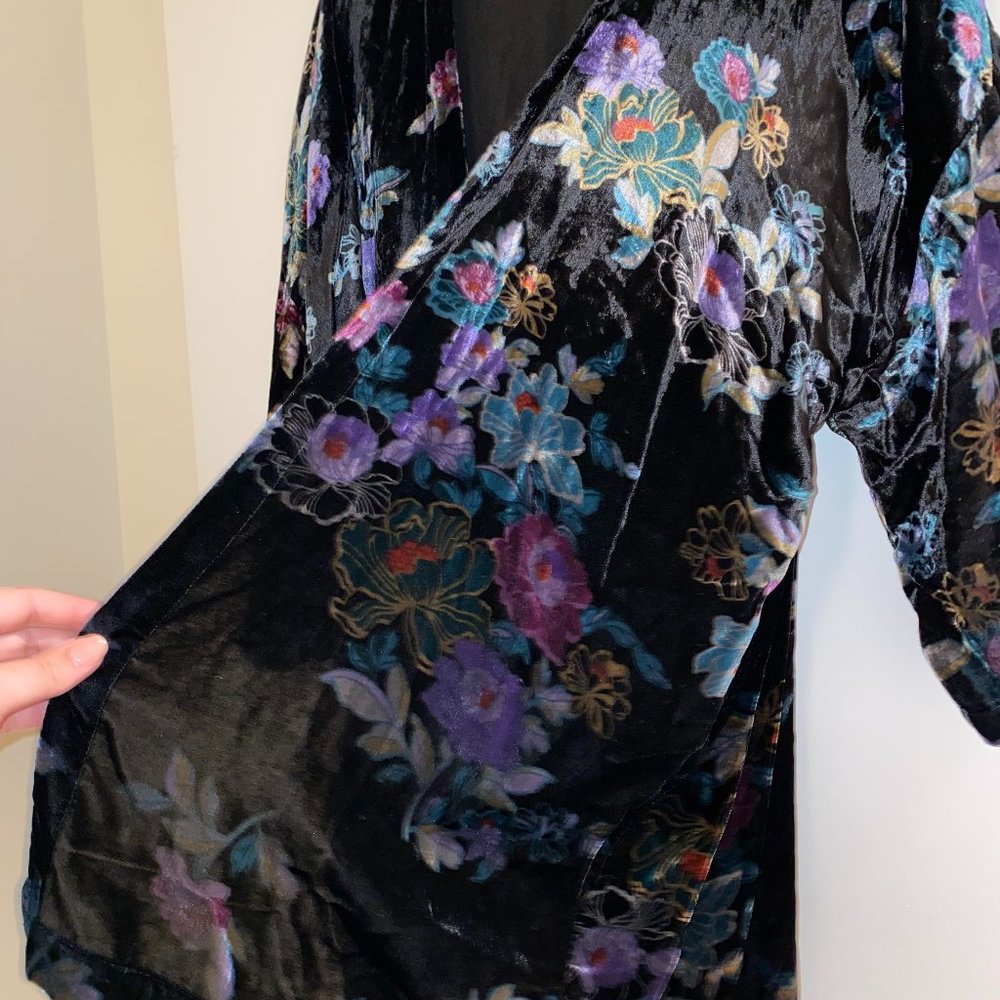 Loft PLUS Crushed Black Velvet Short Floral Kimono